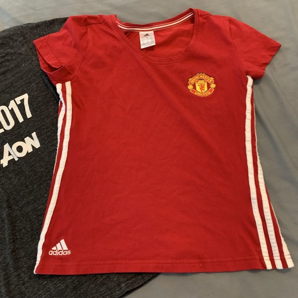 Manchester United Shirt Womens‎ Medium Red Gray EPL Soccer Adidas Lot 2